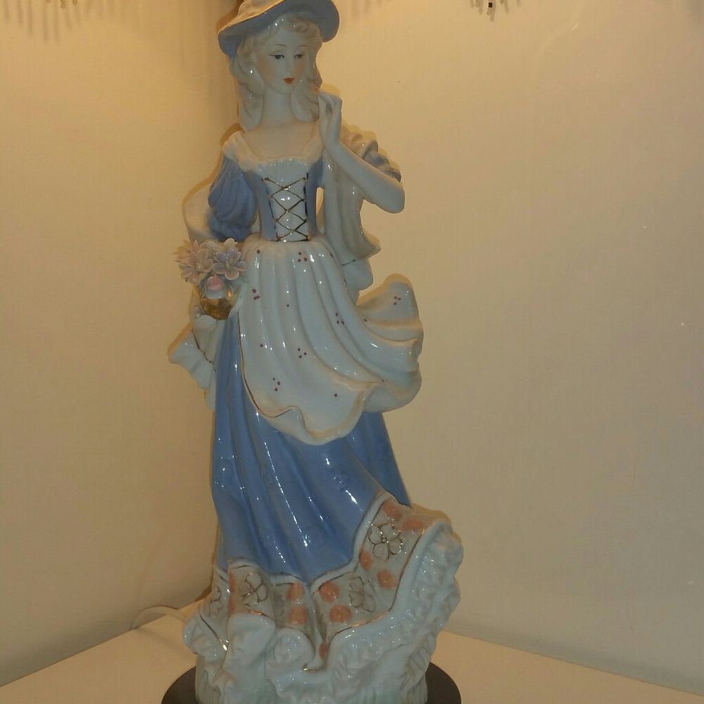 Lamp - Picture 3 of 5